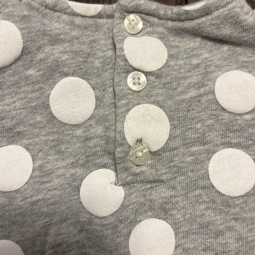 Adorable Carters Baby Girl Gray Polka dot top with sweater leggings outfit! - Picture 4 of 9